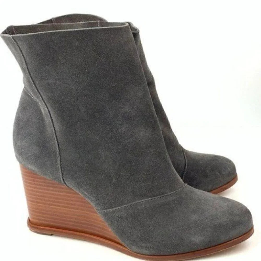 Matt Bernson womens boots size 9 gray suede pull on Wooden wedge ankle booties
